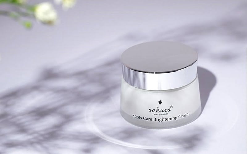 Kem dưỡng trắng da Sakura Spots Care Brightening Cream - 2
