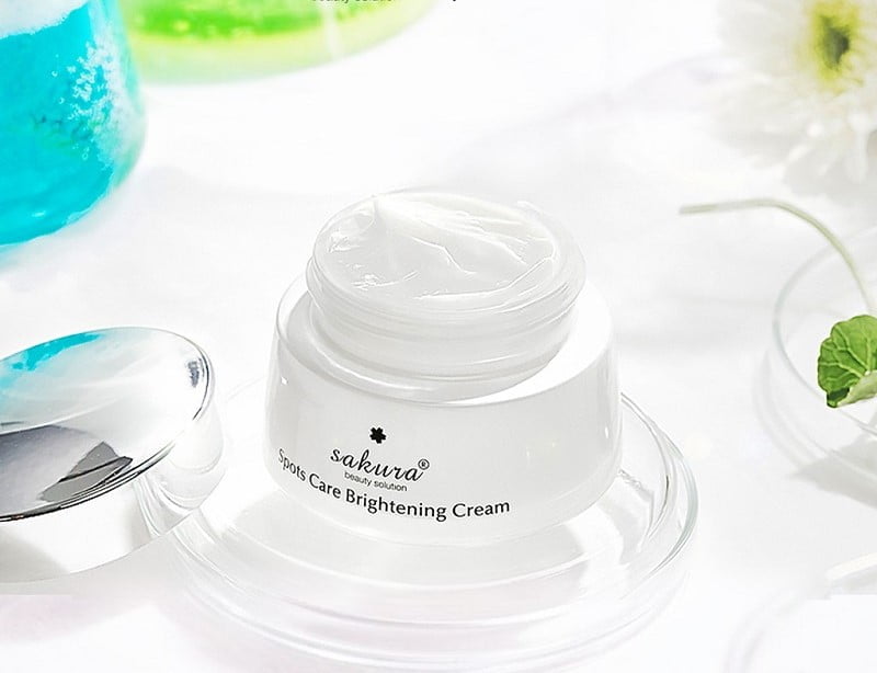 Kem dưỡng trắng da Sakura Spots Care Brightening Cream - 4